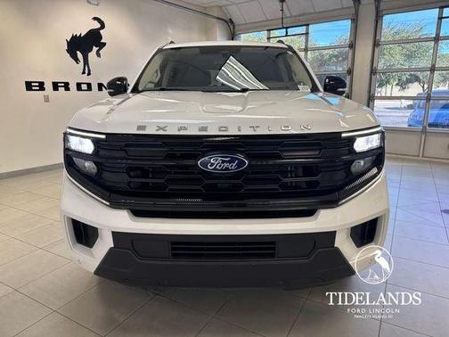 Star White 2025 Ford Expedition Active
