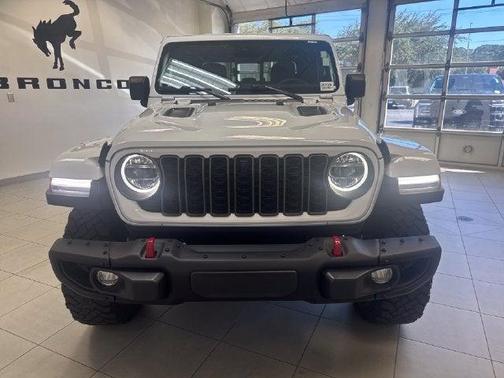Bright White Clearcoat 2025 Jeep Gladiator Rubicon