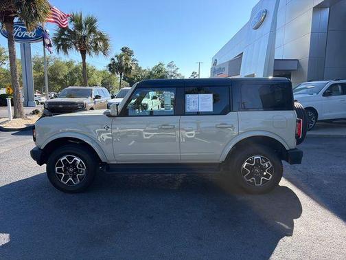 Desert Sand 2025 Ford Bronco Outer Banks