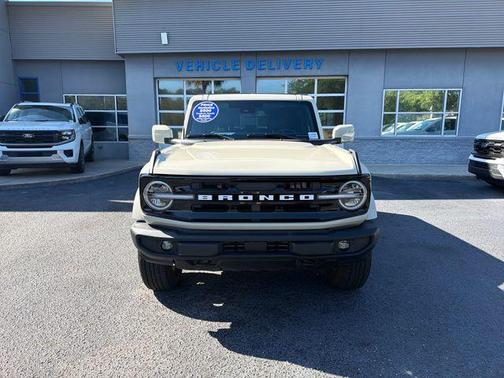 Desert Sand 2025 Ford Bronco Outer Banks