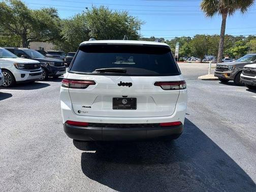 Bright White Clearcoat 2023 Jeep Grand Cherokee L Laredo