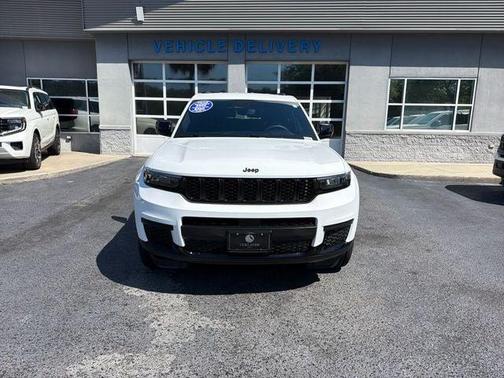 Bright White Clearcoat 2023 Jeep Grand Cherokee L Laredo