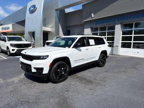 Bright White Clearcoat 2023 Jeep Grand Cherokee L Laredo