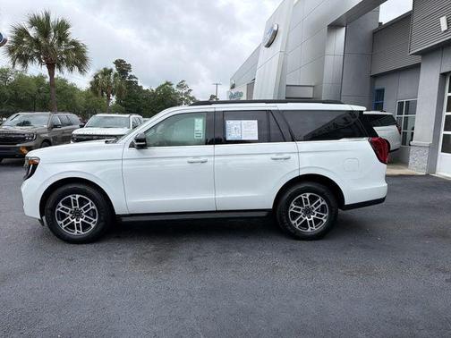 Oxford White 2025 Ford Expedition Active