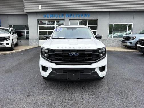 Oxford White 2025 Ford Expedition Active