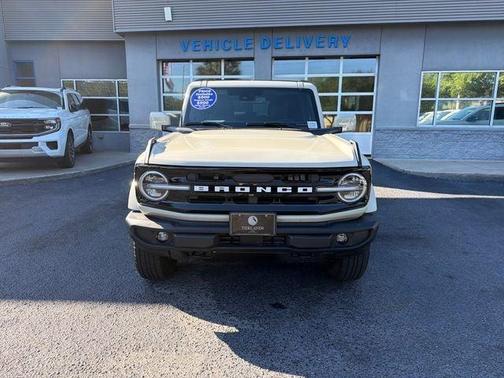 Desert Sand 2025 Ford Bronco Outer Banks