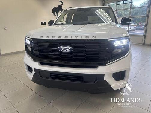 Star White 2025 Ford Expedition Active