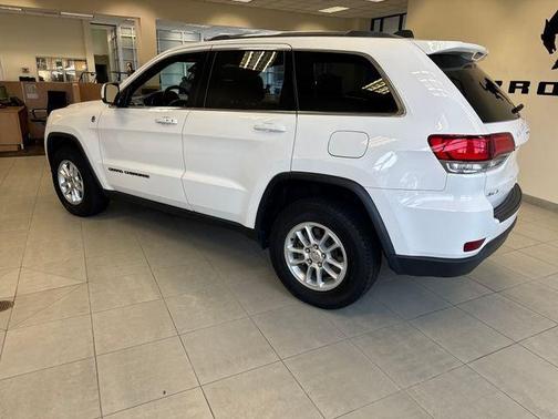Bright White Clearcoat 2020 Jeep Grand Cherokee Laredo E