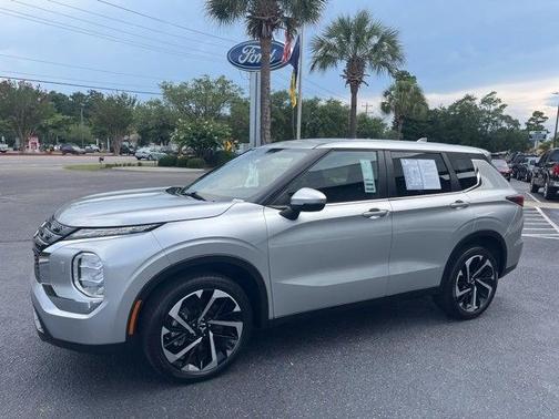 2022 Mitsubishi Outlander ES