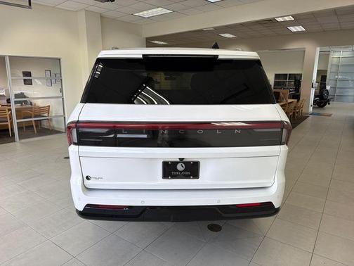 Pristine White 2025 Lincoln Navigator Reserve