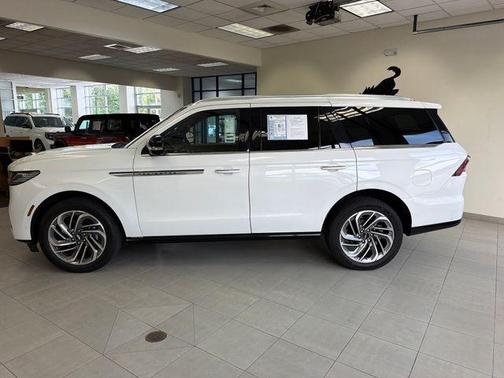 Pristine White 2025 Lincoln Navigator Reserve