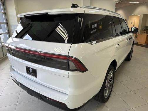 Pristine White 2025 Lincoln Navigator Reserve