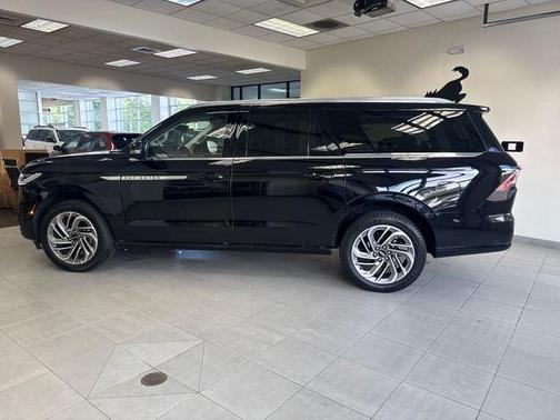 Infinite Black Metallic 2025 Lincoln Navigator L Reserve