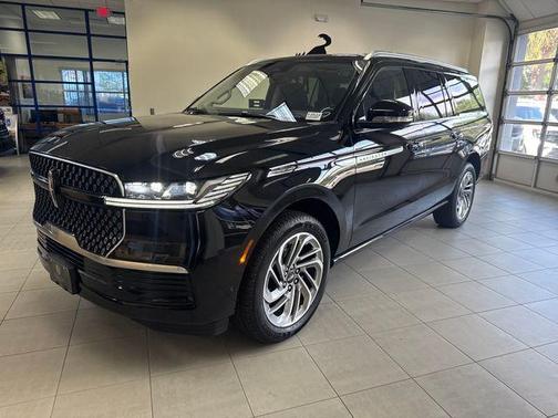 Infinite Black Metallic 2025 Lincoln Navigator L Reserve