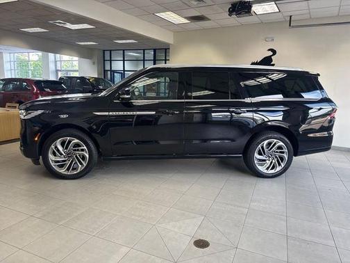 Infinite Black Metallic 2025 Lincoln Navigator L Reserve