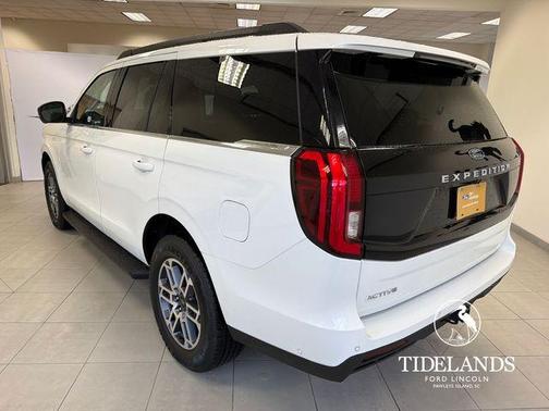 Star White 2025 Ford Expedition Active