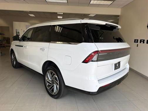 Pristine White 2025 Lincoln Navigator Reserve