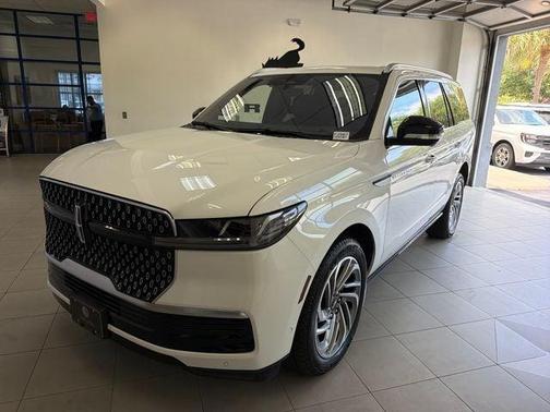 Pristine White 2025 Lincoln Navigator Reserve
