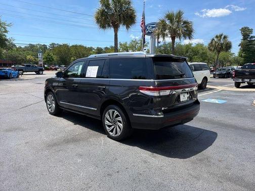 Starlight 2023 Lincoln Navigator Reserve