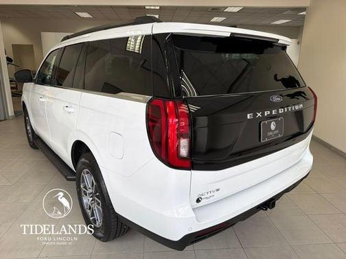 Oxford White 2026 Ford Expedition Active