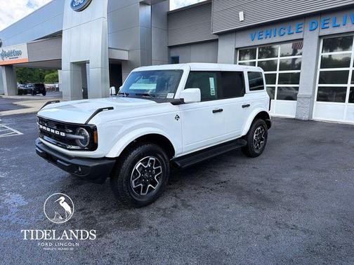 Oxford White 2026 Ford Bronco Outer Banks