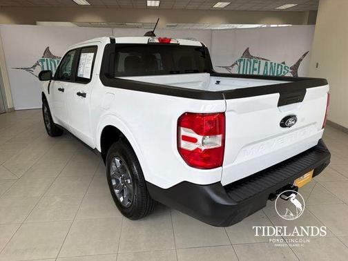 Oxford White 2025 Ford Maverick XLT