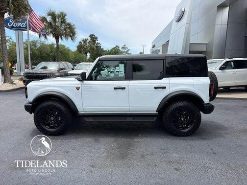 Oxford White 2026 Ford Bronco Badlands