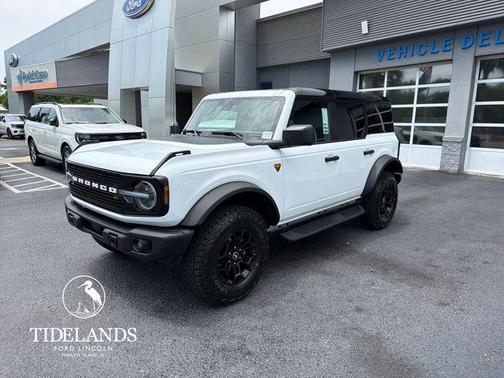 Oxford White 2026 Ford Bronco Badlands