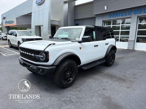 Oxford White 2026 Ford Bronco Badlands