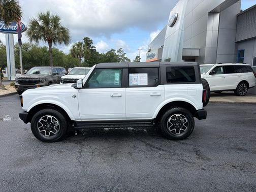 Oxford White 2025 Ford Bronco Outer Banks