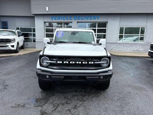 Oxford White 2025 Ford Bronco Outer Banks
