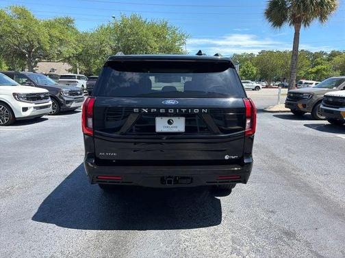 Black Metallic 2025 Ford Expedition Active
