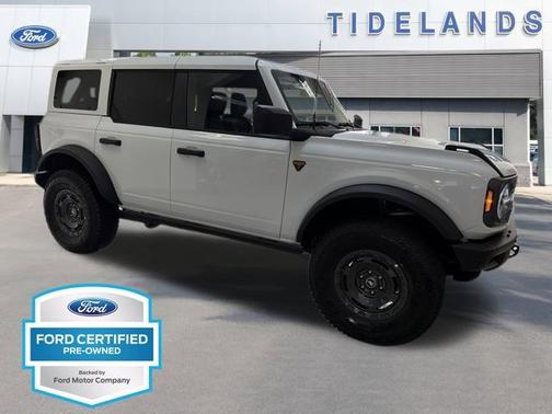 Oxford White 2025 Ford Bronco Badlands