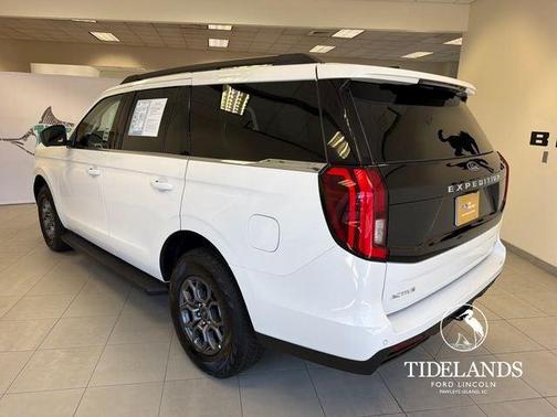 Star White 2025 Ford Expedition Active