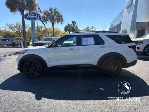 White Metallic 2023 Ford Explorer ST-Line
