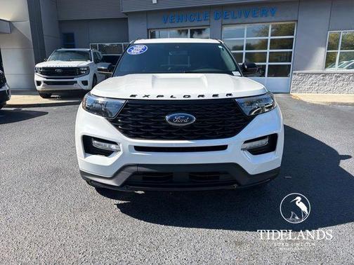 White Metallic 2023 Ford Explorer ST-Line
