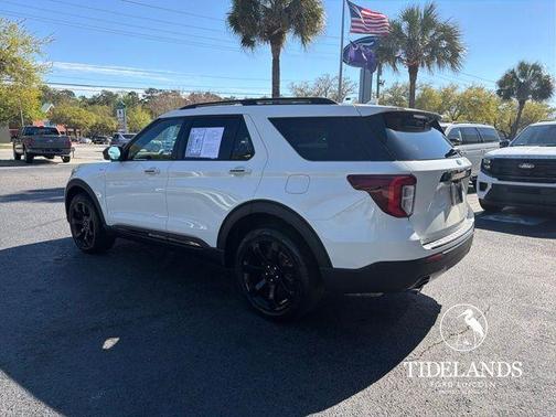 White Metallic 2023 Ford Explorer ST-Line