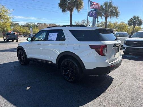 White Metallic 2023 Ford Explorer ST-Line