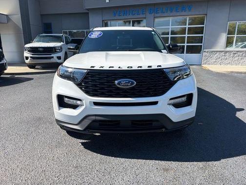 White Metallic 2023 Ford Explorer ST-Line