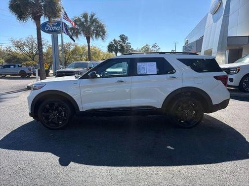 White Metallic 2023 Ford Explorer ST-Line