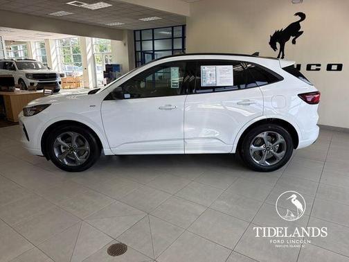 Oxford White 2023 Ford Escape ST-Line