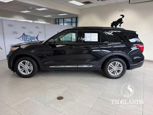 Agate Black Metallic 2022 Ford Explorer XLT