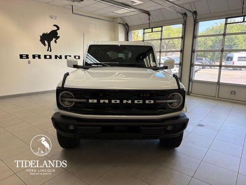 Oxford White 2026 Ford Bronco Outer Banks