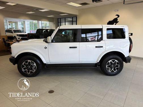 Oxford White 2026 Ford Bronco Outer Banks