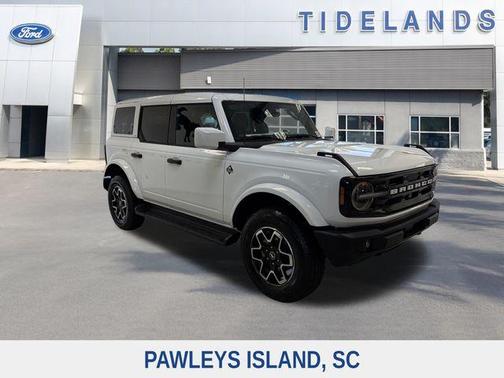 Oxford White 2026 Ford Bronco Outer Banks