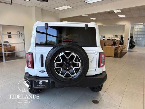 Oxford White 2026 Ford Bronco Outer Banks