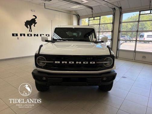 Oxford White 2026 Ford Bronco Outer Banks