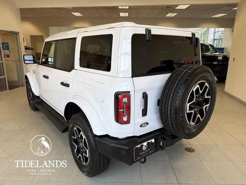 Oxford White 2026 Ford Bronco Outer Banks