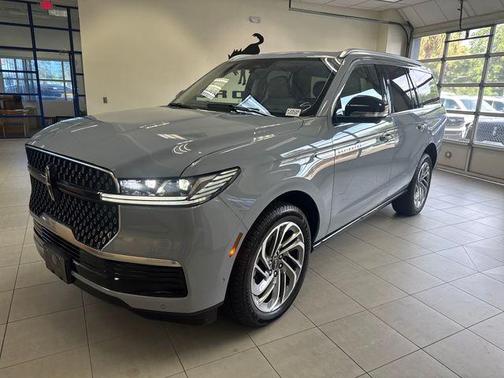 Gray Mist Metallic 2025 Lincoln Navigator Reserve