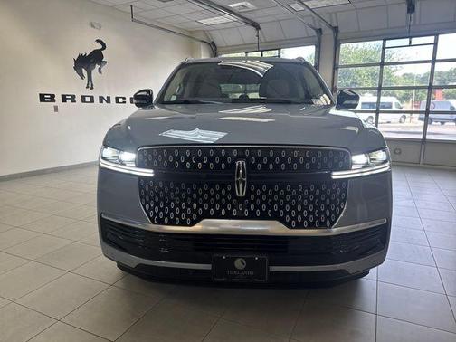 Gray Mist Metallic 2025 Lincoln Navigator Reserve